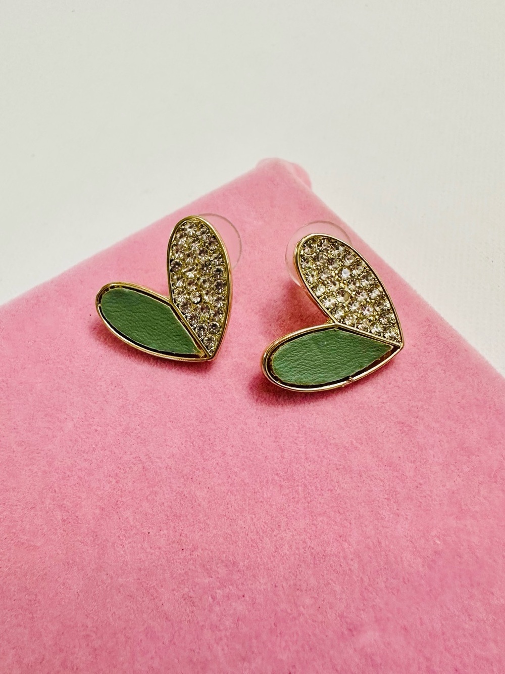 NWT Green & Rhinestone Heart Stud Earrings - Picture 2 of 2